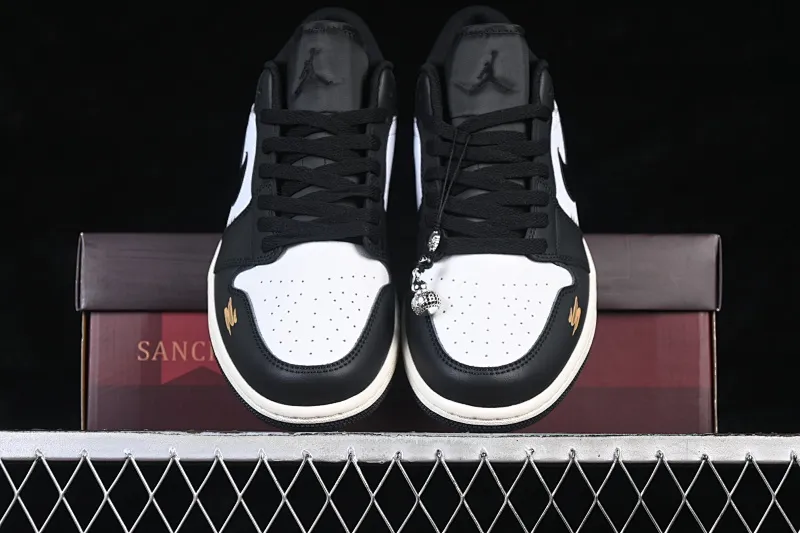 All Categories Air Jordan Jordan Series Basketball Shoes Air Jordan 1 Low Air Jordan 1 Low AJ1 Joe 1 Year of the Horse Limited Low-State Cultural Casual Shoes 553558-040